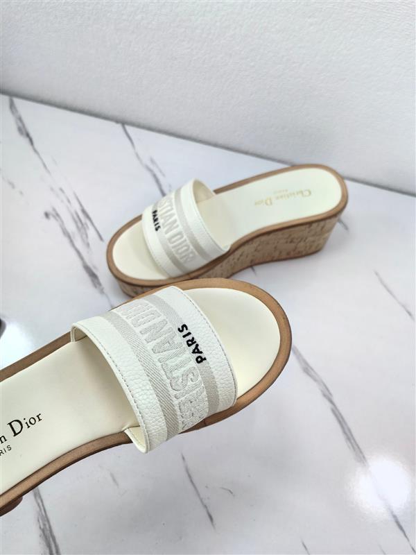 20251128184319549 270